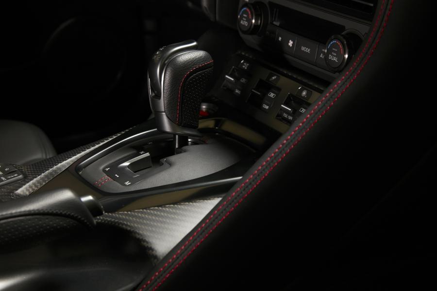 Детали интерьера Nissan GT-R Track Edition (R35) 2017 года  (NA) (фото 29 из 45)